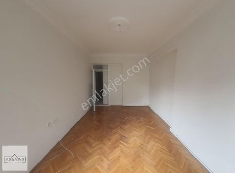 Duısburg Oli Center Arkası Temiz Boyalı Daire