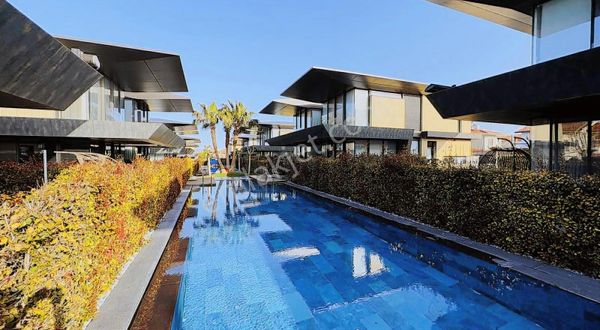 Folkart Ilıcada Denize Yakın Lüks Modern Villa