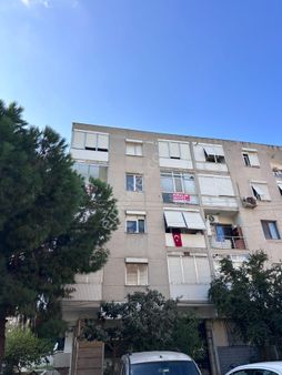 Mert Uçar'dan Karşıyaka Aksoy Da Köşe Konumlu Ara Kat Daire