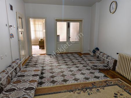 Çarşıda Şems Türbesi Yanı Satılık 3+1 Arakat Daire