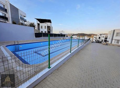 Şehrin Gürültüsünden Uzak Havuzlu Yatay Mimari