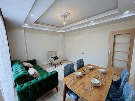 Cadde Üzeri Full Eşyalı Giriş Kat Trump Avm 8 Dk Yürüme