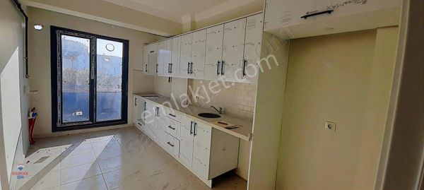 Petrol Yolu Caddesi Üzerinde,ebeveyn Banyolu Arakat 2+1 Daire