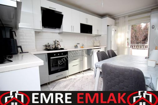 Emre Emlak'tan Topçu'da Arakatta Full Yapılı Ön Cephe Önü Açık Satılık 3+1 Daire