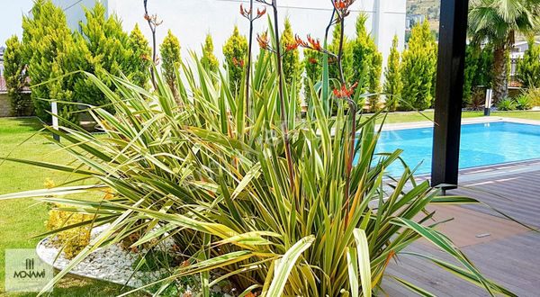 Sahile 200m Site İçi Tam Müstakil Delüx 3+1 Dublex Havuzlu Villa