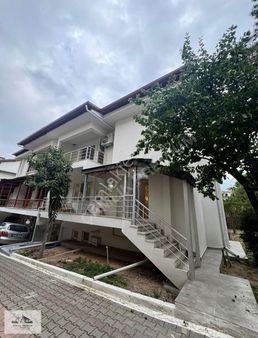 Kınıklıda Satılık 7+2 Manzaralı Tripleks Villa