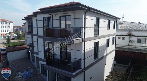 Remax Mavi Rıdvan Gedik Serdivan Yazlıkta 2+1kiralık Sıfır Daire