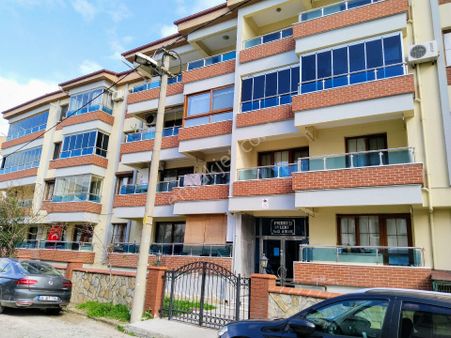 Sınırsız Yüksek Kredi İmkanlı Şehir Merkezinde Doğalgazlı Kapalı Mutfak Ara Kat 3+1 Geniş Daire