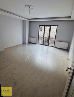 Metro Yani Başında Geniş Daire / Teraslı