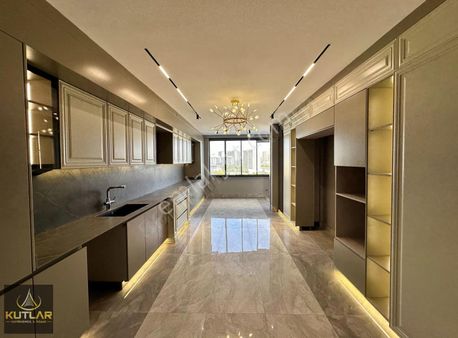 Kutlar'dan İbrahimli Vadipark Manzaralı Ultralüx 4.5+1 Daireler