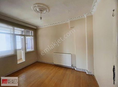 Hırka_i Şerif Mahallesi Mevlutcu Sok. 3+1 Kiralık 100 M2 Daire