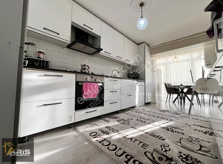 *aris'ten Emsalsiz Yapısı İle 130 M² Ara Kat Cadde Paraleli 3+1