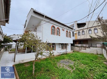 Silivri Cumhuriyet Mah. Satılık 4+1 Bahçeli İkiz Villa