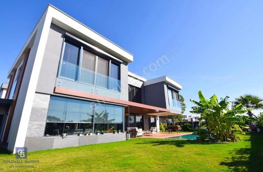 Sasalıda 750 M2 Arsa Payı İçerisinde 5+1 Satılık Villa