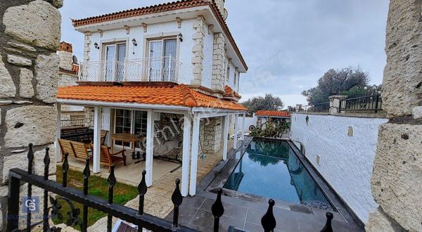 Çeşme Alaçatı Da Kiralık Havuzlu 4+1 Villa