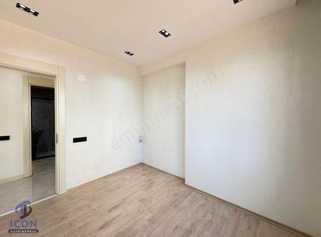 Icon'dan 75.yıl Mah Kaliteli Malzeme Geniş Oturum Gerçek Bm 2+1