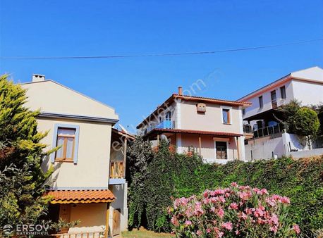 Yeni Foça Liman Yakını Sahile 200m Manzaralı Müstakil 3+1 Villa