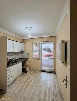 Seçil Bora 'dan Memur'a Kiralık 2+1 Daire