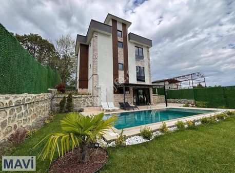 Remax Mavi'den Sapanca Hacımercan'da Satılık 4+2 Villa