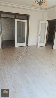 Fü Hastanesi Karşısında Satılık 3+1 Ara Kat Daire