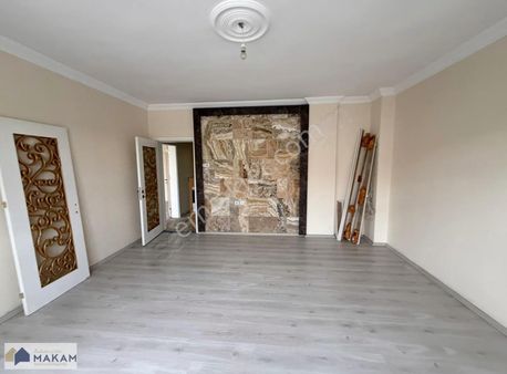 Beşyolda Cadde Cepheli 190m2 İçi Yapılı Satılık Daire