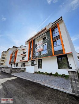 Satılık İzmit Plajyolu 180 M2 4+1 Eğimsiz Ebeveyn Banyolu Daire