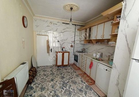 Selçuklu Kosova Mahallesin'de Japon Parkına Yürüme Mesafesin'de Alsata,yatırıma Oturuma Uygun 3+1