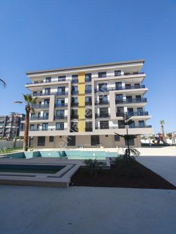 Göksu Mahallesinde 1+1 Bahçe Katı Havuz Cepheli