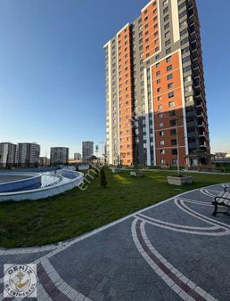 Cadde Üzerinde Mükemmel Peyzajlı 4+1 Site İçinde Satılık Daire