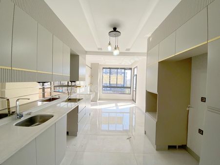 Ana Cadde Üzerinde E.banyolu Giyinme Odalı 2.5+1 Kat Bahçeli..!