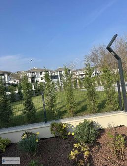 Megaplus Emlak'tan Havuzlu Site İçinde Kiralık 3+1 Villa