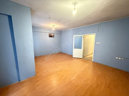 Manisa Alaşehir Alper Gayrimenkulden İstasyon Mah. 140 M2 Ara Kat Satılık 3+1