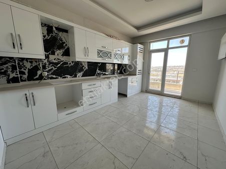 Delen Gayrimenkul'den Belkız Ana Cadde Üzeri 3+1 Ara Kat