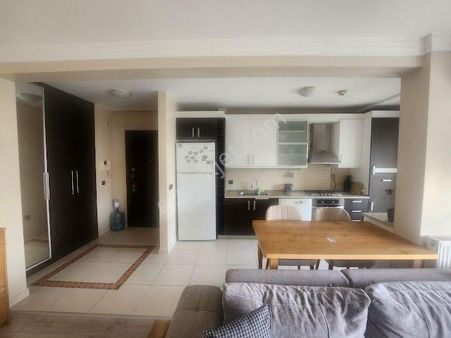 Küçükçekmece Atakent Avrupa 1 Sitesinde Full Eşyalı Çok Temiz Kiralık 1+1 71m2 Daire