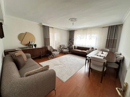 Kuşcağız Gazaller Caddesi Paraleli Orta Kat Lüx Yapılı Asansörlü