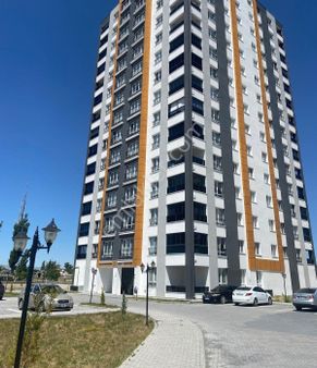 Zümrüt Mahallesinde Satılık 3+1 Daire Zirve Vip Gayrimenkulden