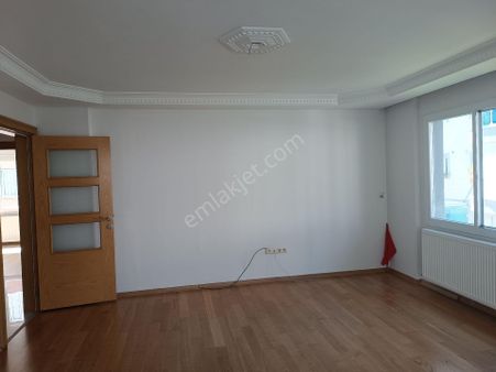 Kuşadası Merkezde Satılık 3+1 Geniş Daire