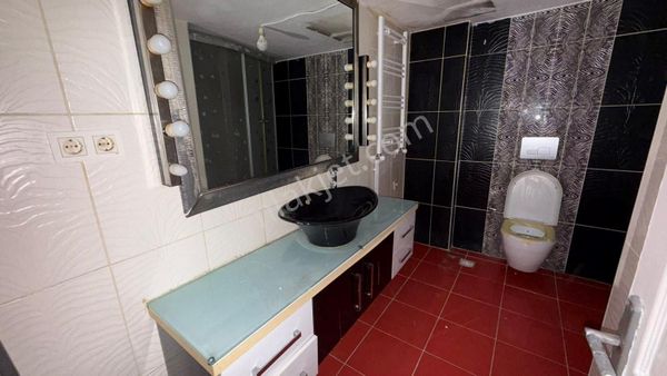 Alsancak Kahramanlar Fuar Yakını Eşyasız Boş Kiralık 3+1 Daire