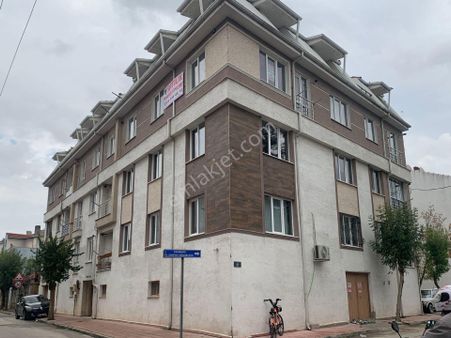 Merkezi Konumda Cadde Üstü Geniş Daire