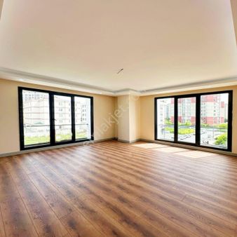 Beylikdüzü Kavaklı'da Marinaya Komşu Satılık 3+1 Lüks Daire