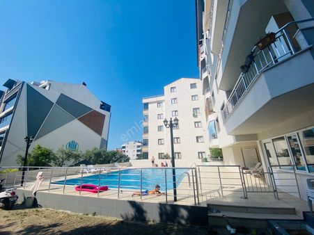 🏡 Güzelyalı’da Havuzlu Site İçerisinde Ferah 3+1 Daire