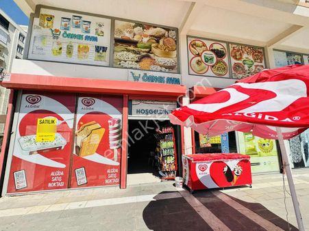 Demir Emlak'tan Satılık Karşıyaka'da 3 Katlı Dükkan