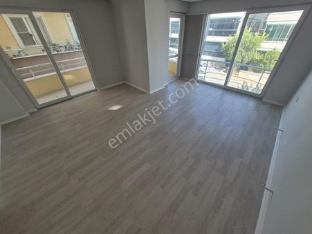 Poyraz Gayrimenkul'den Satılık Öncephe Köşe 2+1 Daire