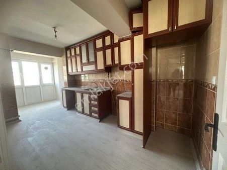 Çiğli Merkezde 2+1 Satılık Daire