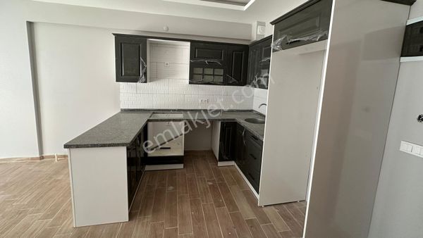 Davutlar Merkez'de Site İçerisinde 1+1 Sıfır Satılık Daire