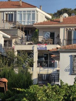 Yenifoça'da Deniz Manzaralı Tripleks Müstakil Villa-yazlık