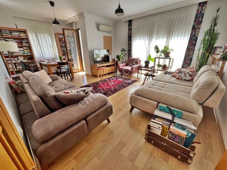 Yatırım'dan Küçükyalı'da Sahile 3dk Katta Keyifli Ön Köşe 2+1