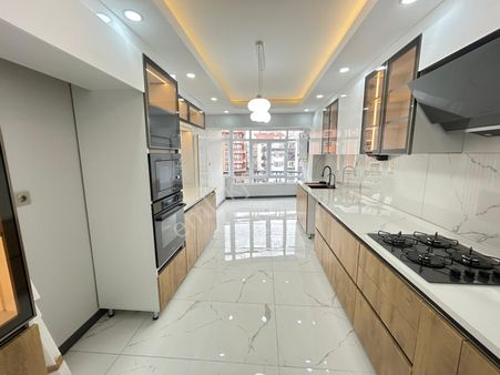 Taner'den Dikmen Cad. Yakını 3+1 Asansörlü Garajlı Süper Lüks Orta Kat Manzaralı