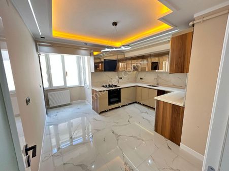 Taner'den Dikmen Sokullu'da 3+1 Üç Cepheli Ön Cephe Süper Lüks Çift Banyo