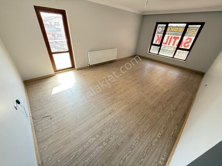 (3250) Uyanış Mahallesi Ara Katta Site Konsepti 3+1 Asansörlü Yeni Bina